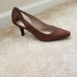 NWOT Life Stride Kizzy Pump